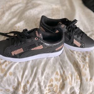 Womens PUMA sneakers